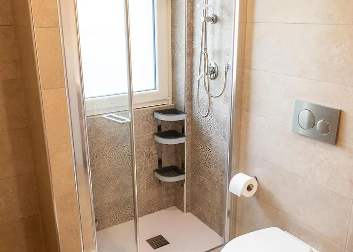 Eqm Affittacamere 4*