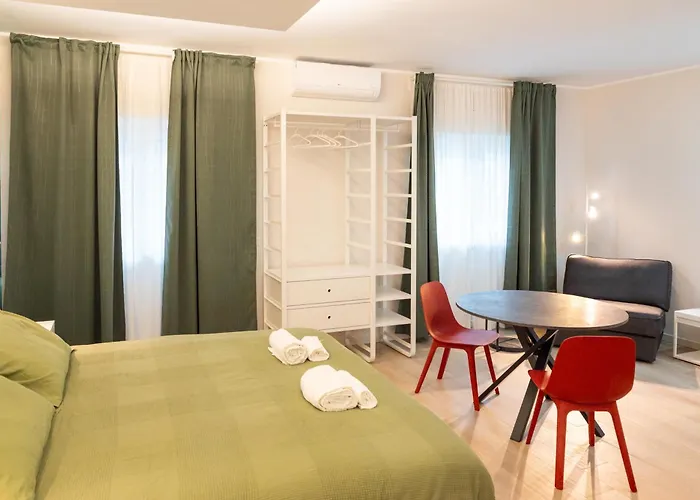 Eqm Affittacamere 4*